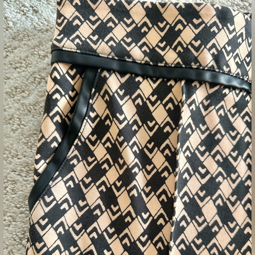 Maeve Anthropologie Printed Flare Pants Size 2 Boho Geometric - Picture 5 of 7